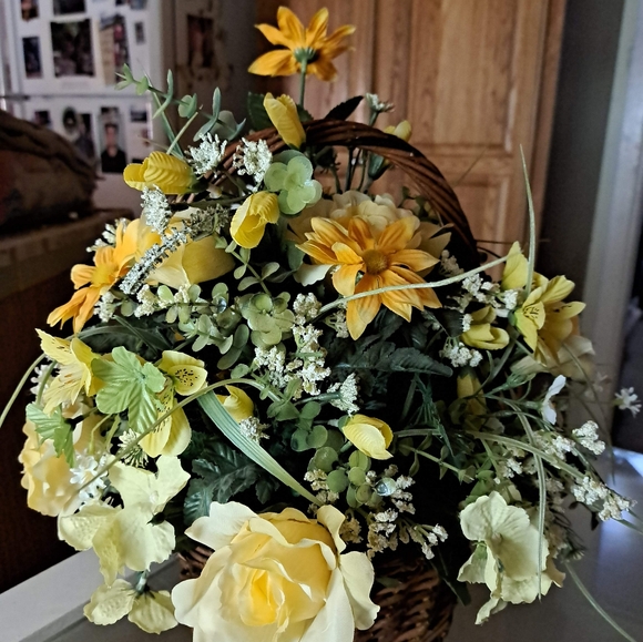 Beautiful flower basket 15" tall 38" around  + free handmade gift - Picture 3 of 4